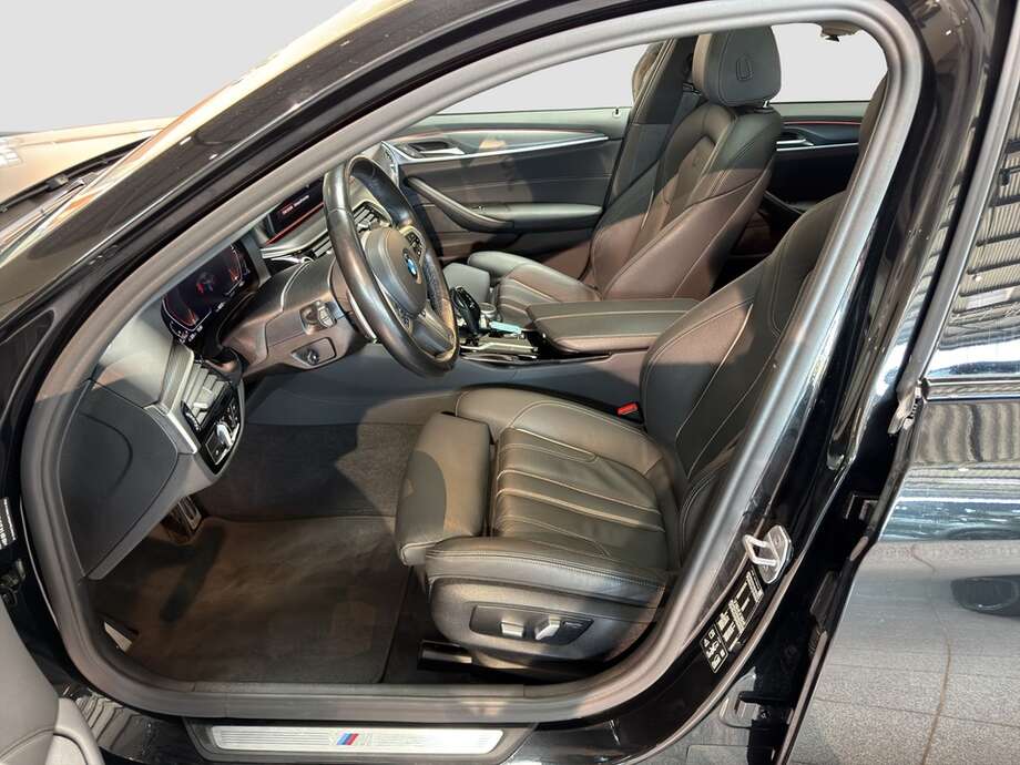 BMW 530d xDrive (Bild 11/16)