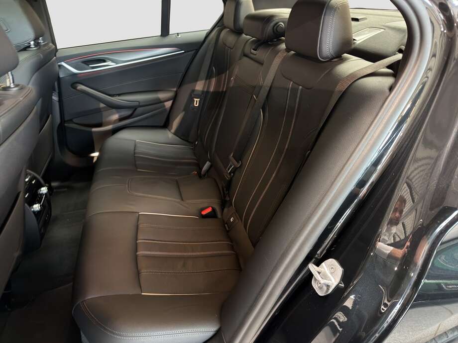 BMW 530d xDrive (Bild 15/16)