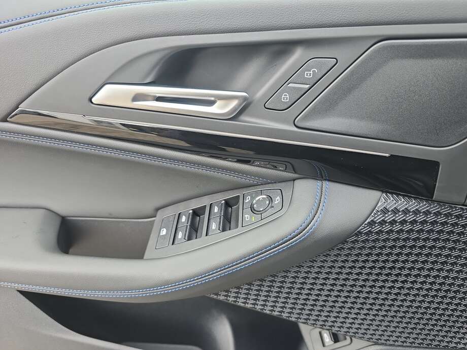 BMW 220 Active Tourer (Bild 16/17)