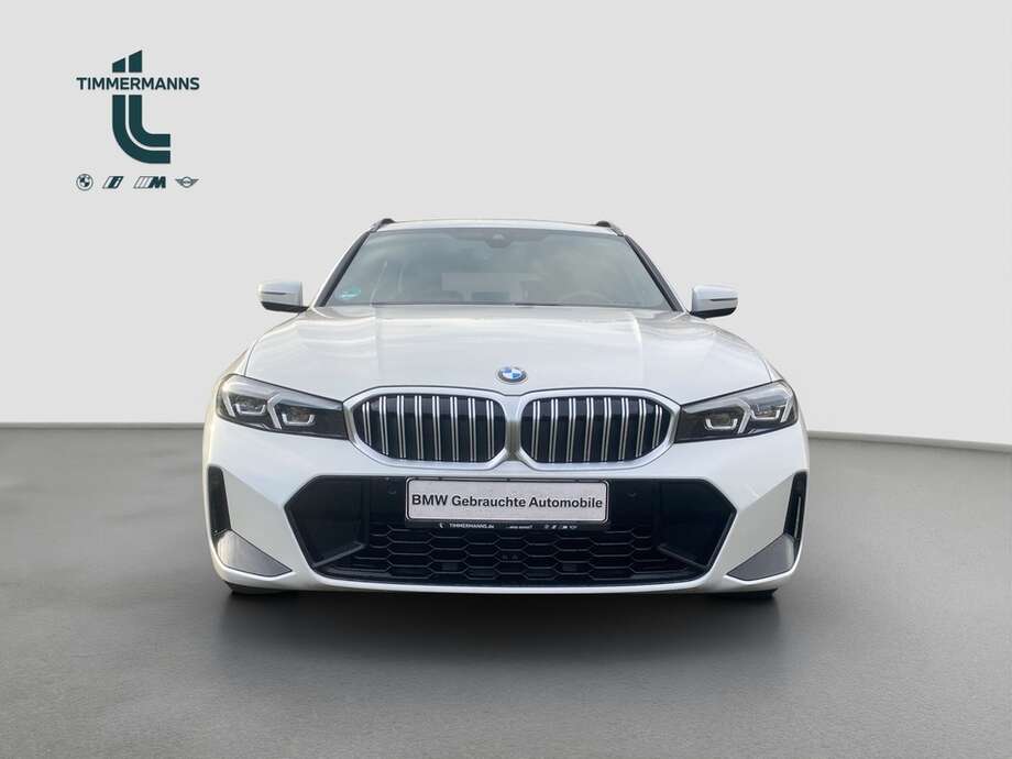 BMW 318d (Bild 8/18)