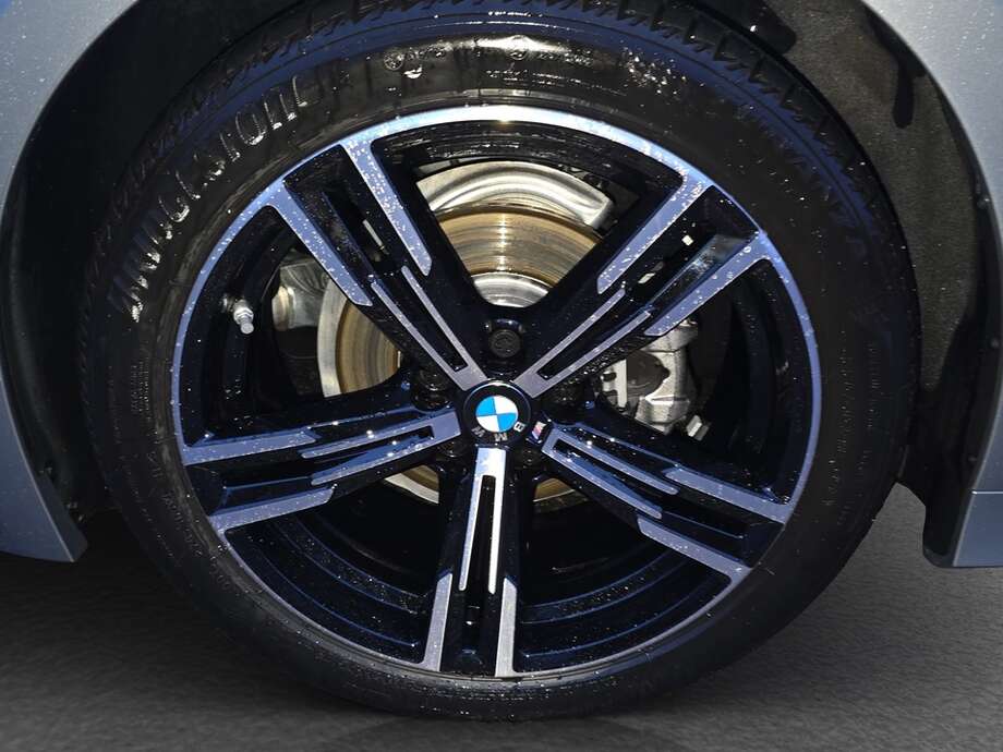 BMW 318d (Bild 9/18)