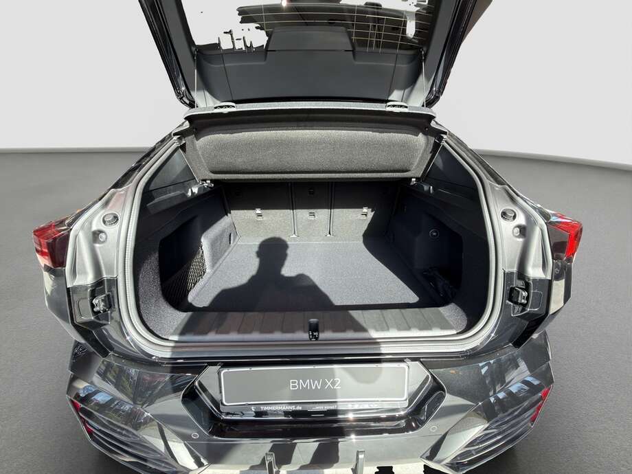 BMW iX2 xDrive30 (Bild 13/13)