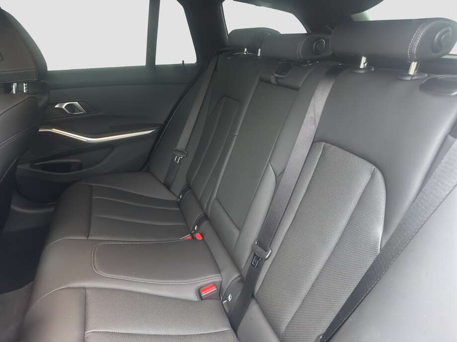 BMW 318d (Bild 11/15)