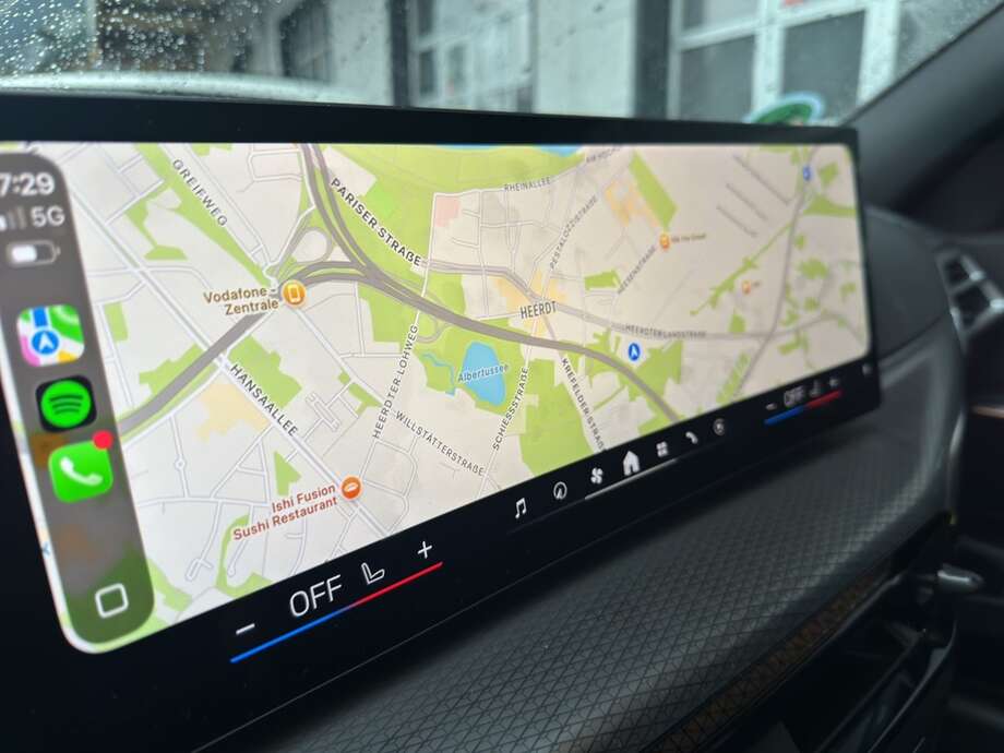 BMW 318d (Bild 14/15)