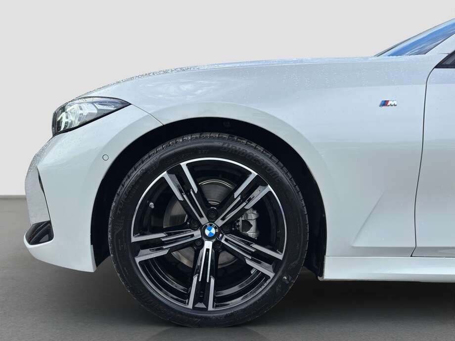 BMW 318d (Bild 9/16)