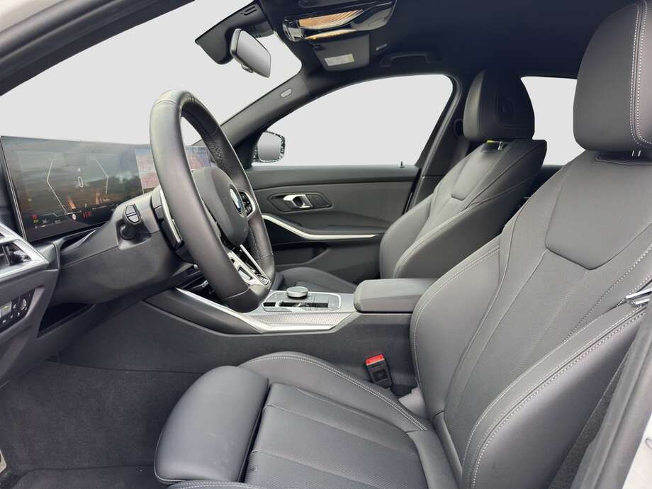 BMW 318d (Bild 10/16)