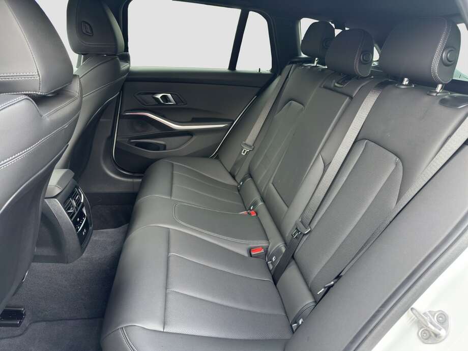 BMW 318d (Bild 13/16)