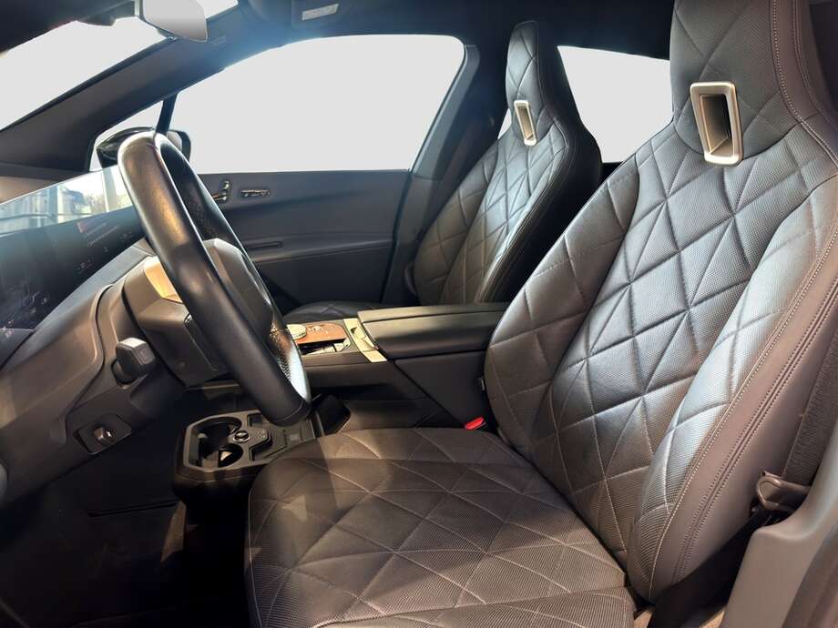 BMW iX (Bild 10/19)