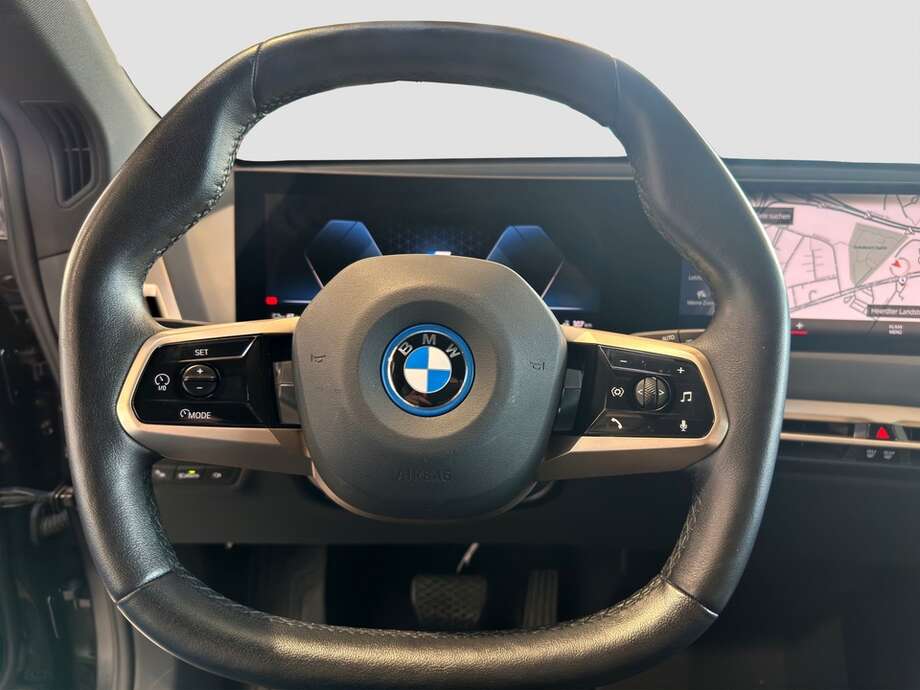 BMW iX (Bild 12/19)