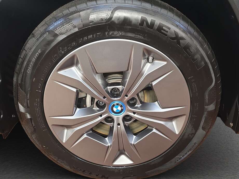 BMW iX1 xDrive30 (Bild 9/18)