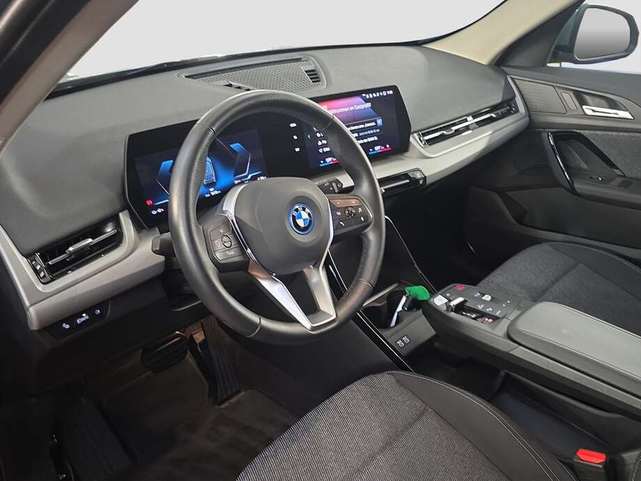 BMW iX1 xDrive30 (Bild 10/18)