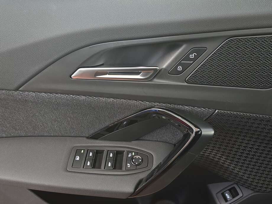 BMW iX1 xDrive30 (Bild 16/18)