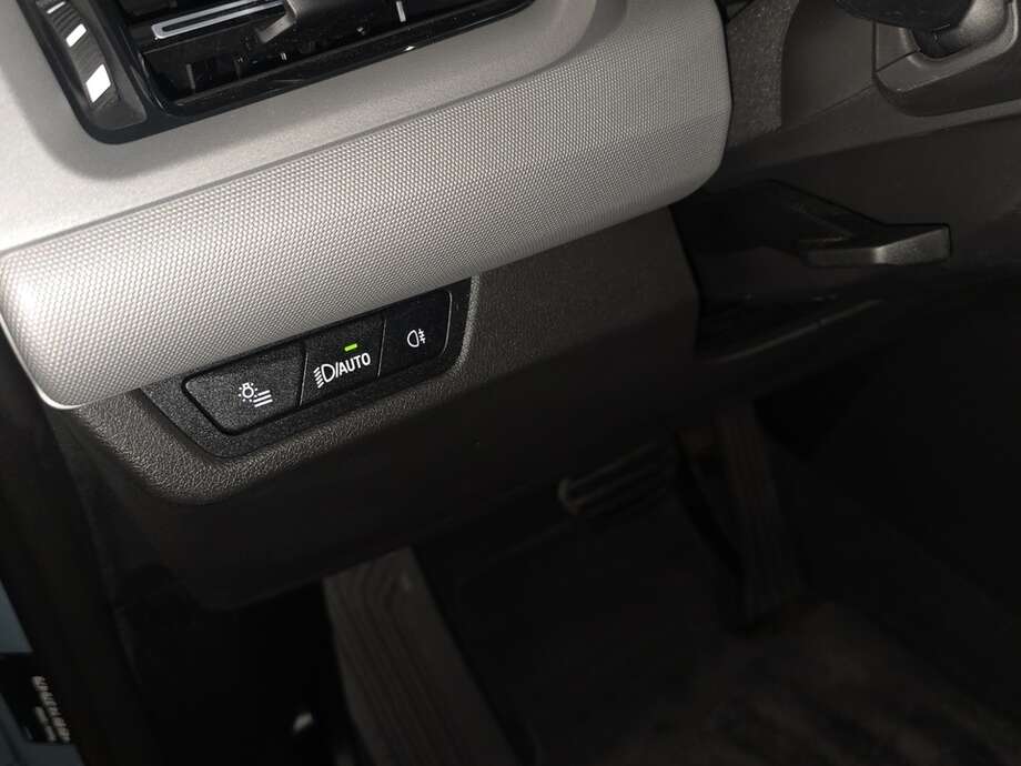 BMW iX1 xDrive30 (Bild 17/18)