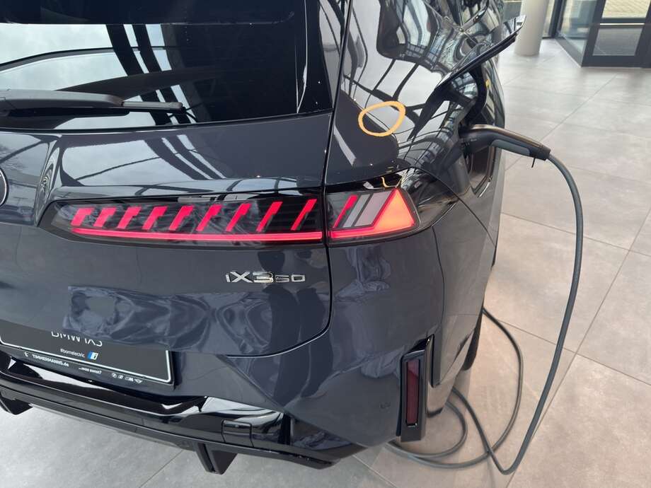 BMW iX3 (Bild 15/17)
