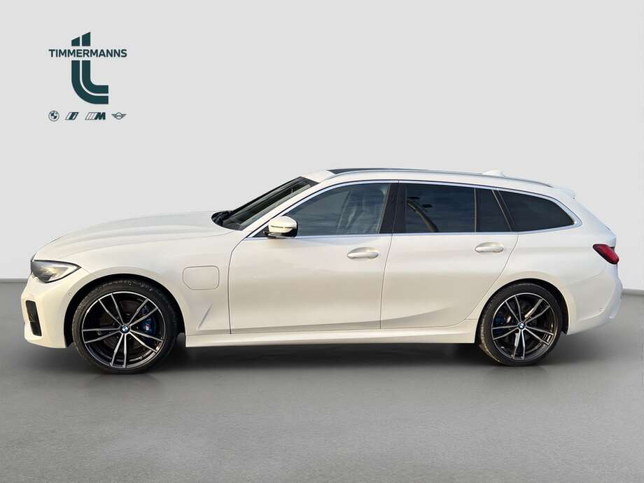 BMW 330e (Bild 2/24)