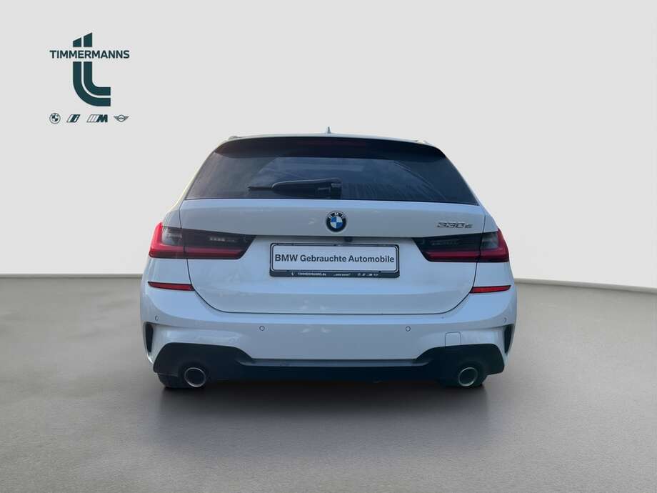 BMW 330e (Bild 4/24)