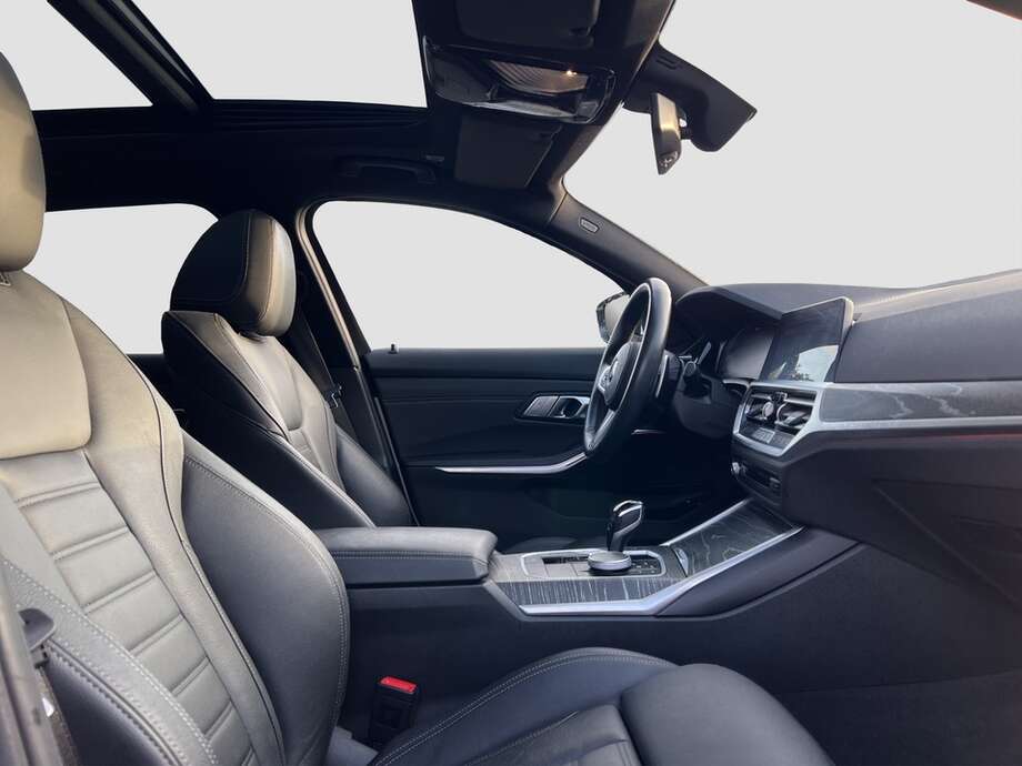 BMW 330e (Bild 16/24)