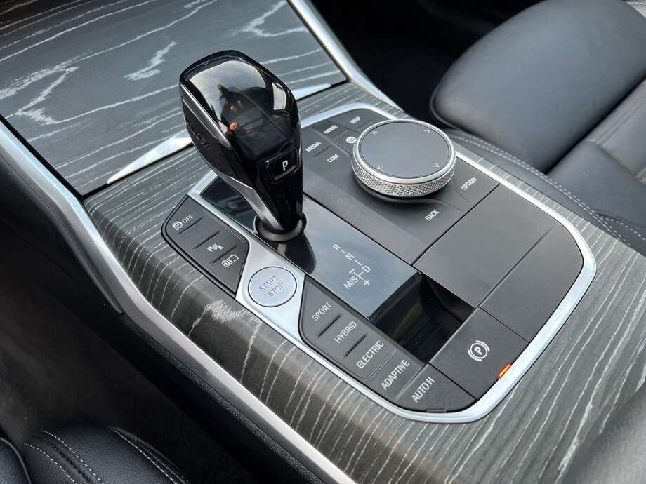 BMW 330e (Bild 20/24)