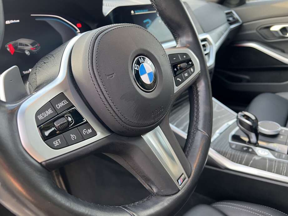 BMW 330e (Bild 22/24)