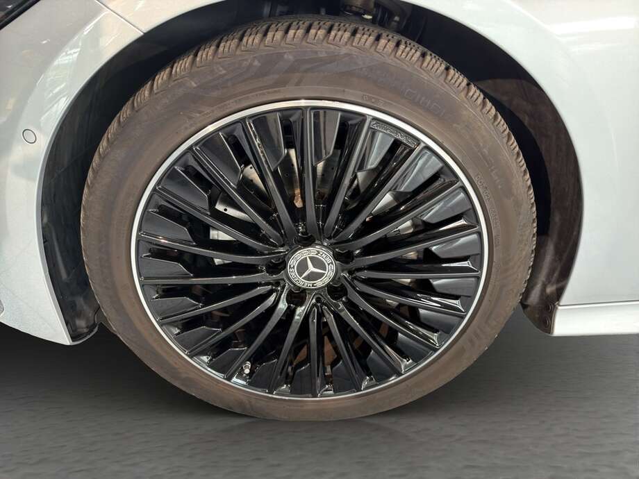 Mercedes-Benz 200 (Bild 9/17)