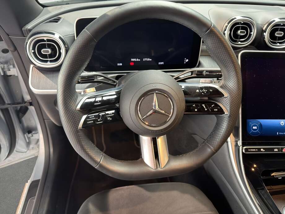 Mercedes-Benz 200 (Bild 12/17)