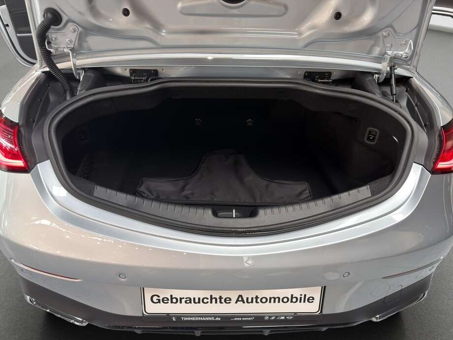 Mercedes-Benz 200 (Bild 15/17)