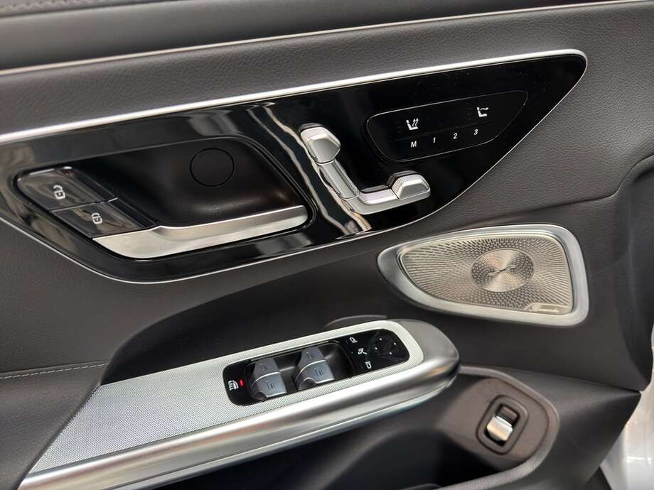 Mercedes-Benz 200 (Bild 16/17)