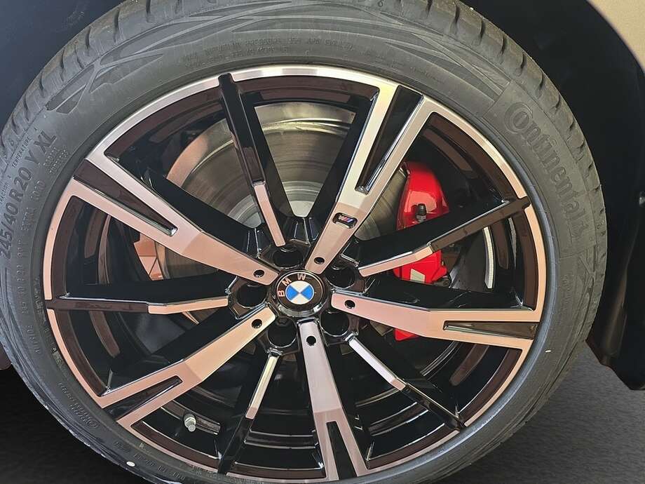 BMW 520d xDrive (Bild 9/18)