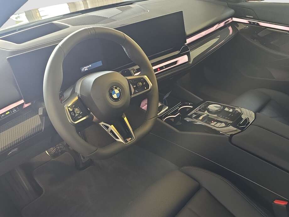 BMW 520d xDrive (Bild 10/18)