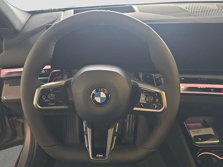 BMW 520d xDrive (Bild 12/18)