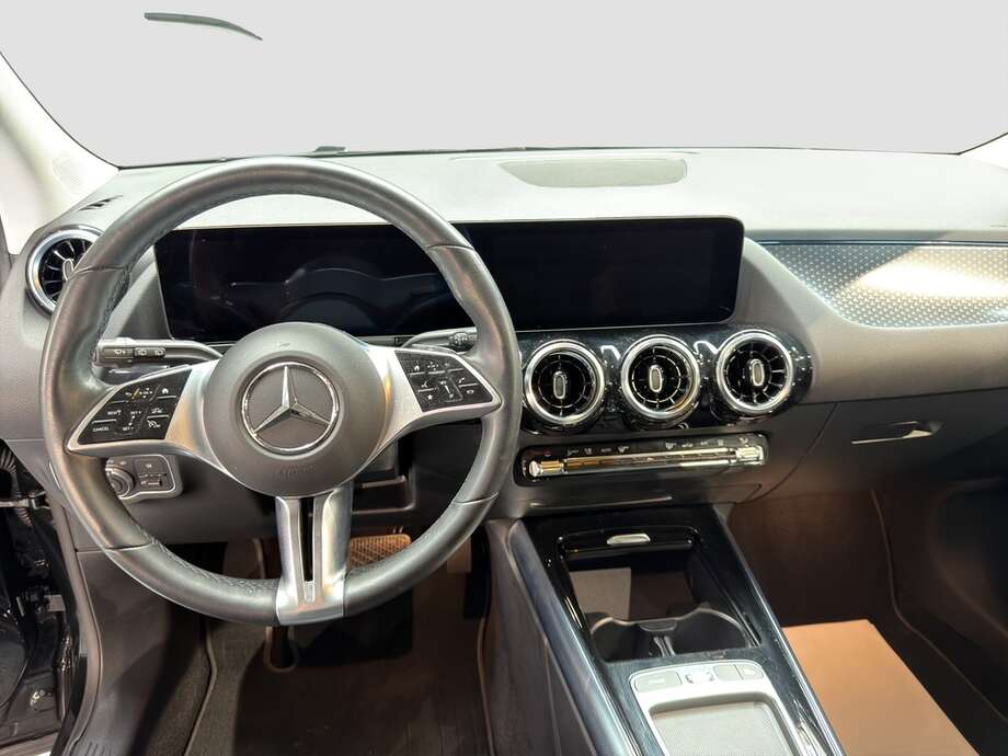 Mercedes-Benz GLA 250 (Bild 13/14)