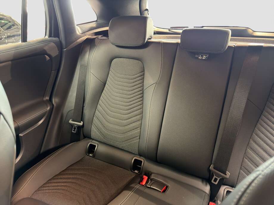 Mercedes-Benz GLA 250 (Bild 14/14)