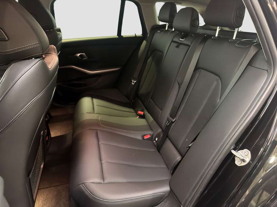 BMW 320e Touring Auto (Bild 13/21)