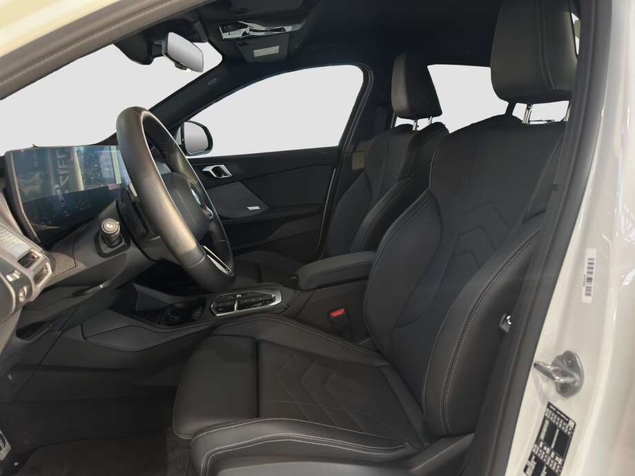 BMW 120d (Bild 9/17)