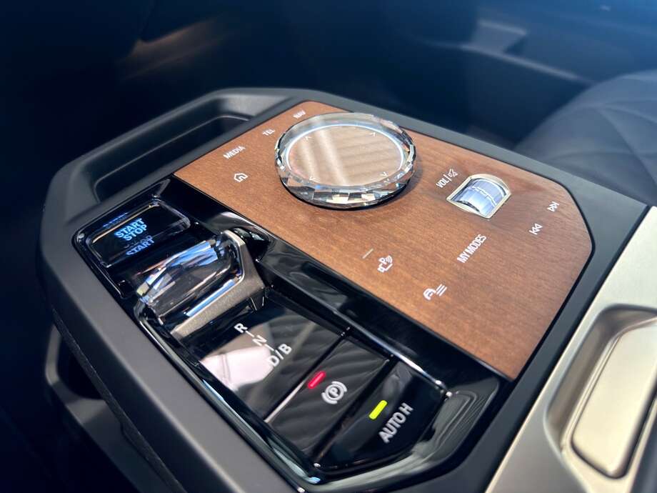 BMW iX (Bild 20/23)