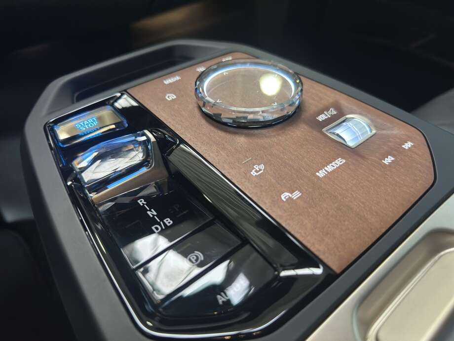 BMW iX (Bild 22/23)