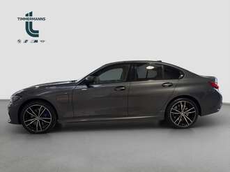 BMW 330e (Bild 2/21)