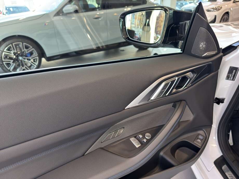 BMW M440 (Bild 16/17)