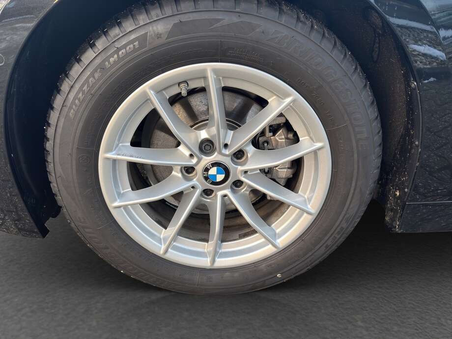 BMW 318d (Bild 9/16)