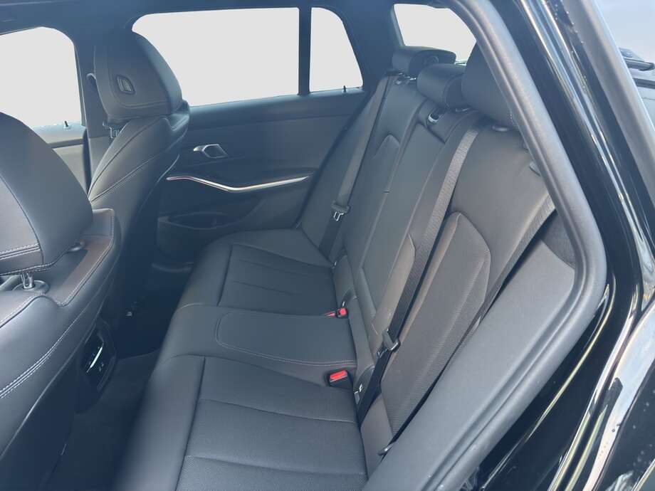 BMW 318d (Bild 13/16)