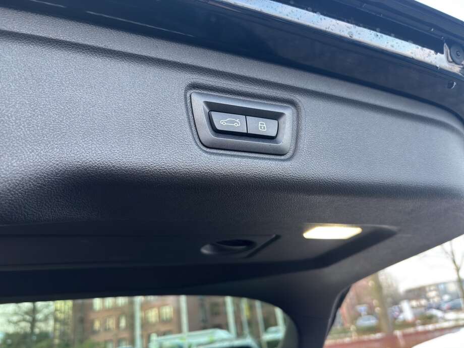 BMW 318d (Bild 15/16)