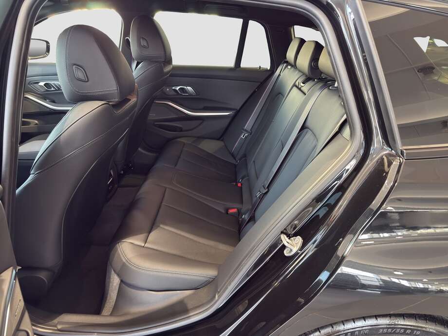 BMW 320d (Bild 13/16)