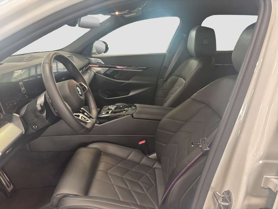 BMW 540d xDrive (Bild 10/15)