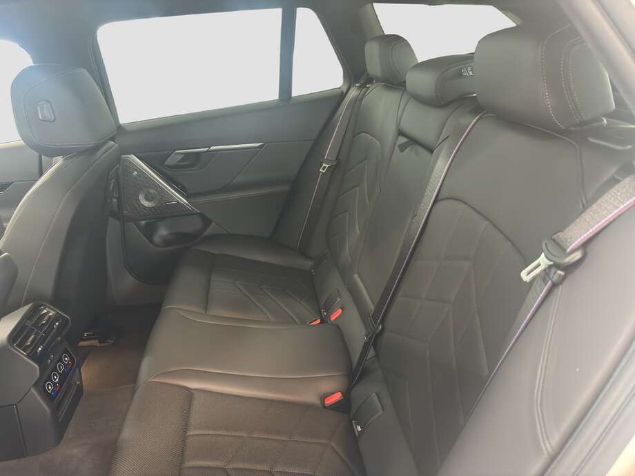 BMW 540d xDrive (Bild 14/15)