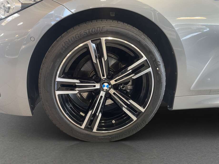 BMW 318d (Bild 9/14)