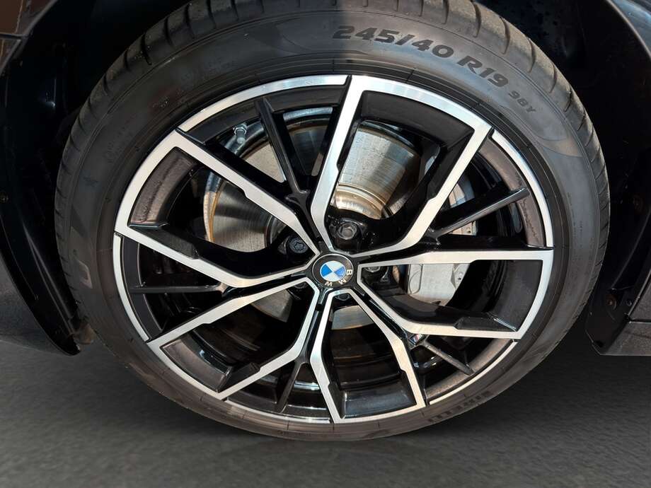 BMW 530d xDrive (Bild 10/16)