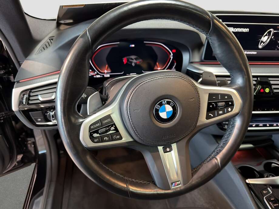 BMW 530d xDrive (Bild 13/16)