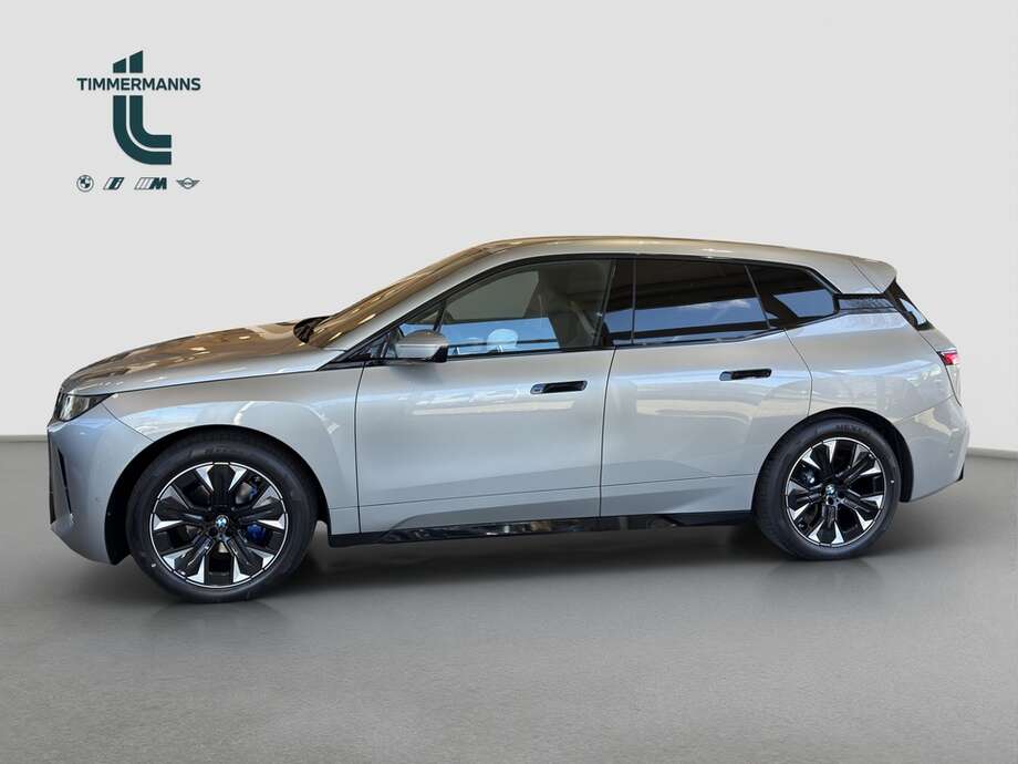 BMW iX (Bild 2/15)