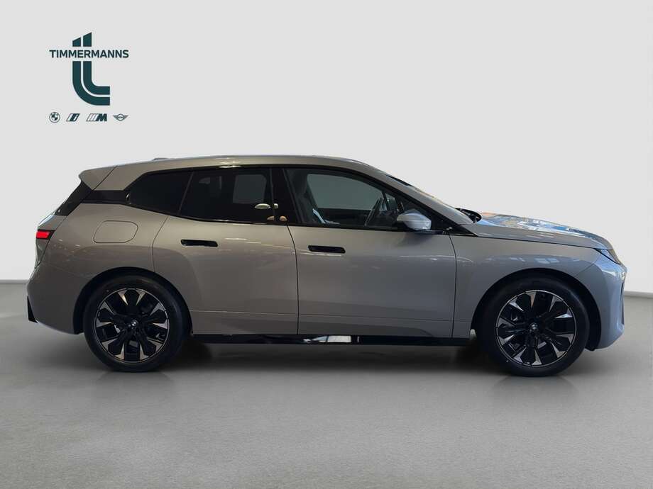 BMW iX (Bild 6/15)