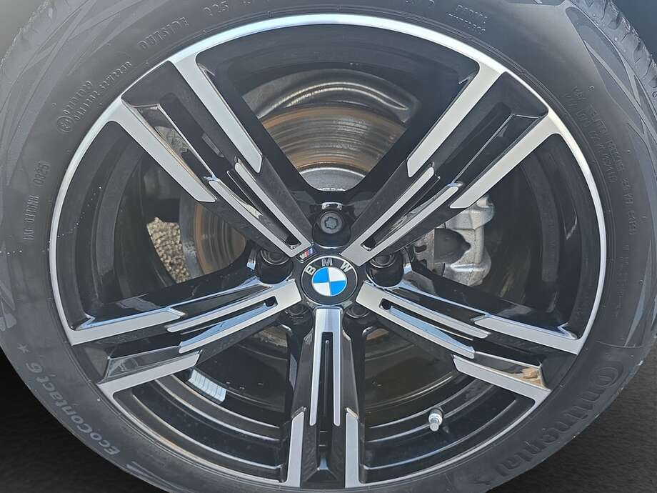 BMW 318d (Bild 9/18)